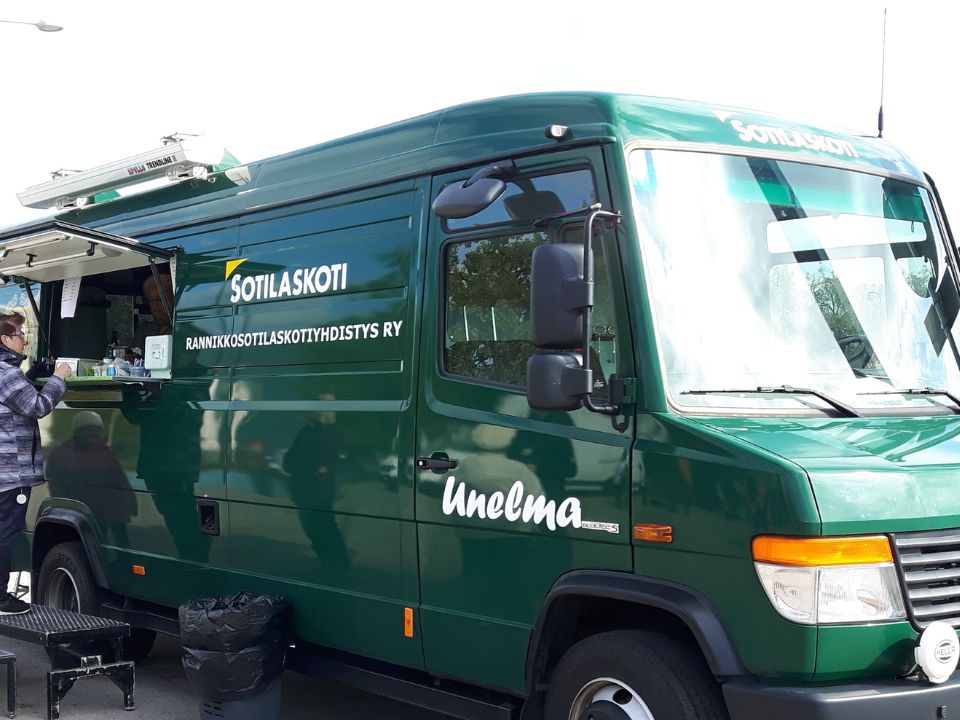 Rannikkosotilaskotiyhdistyksen sotilaskotiauto Unelma