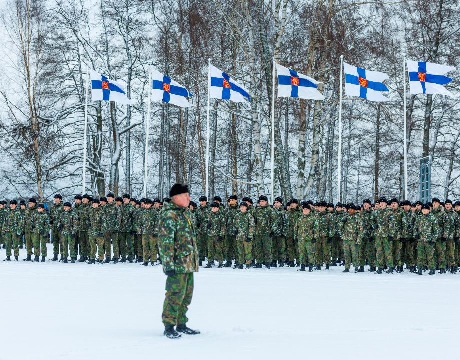 Sotilasvalatilaisuus Upinniemessä.