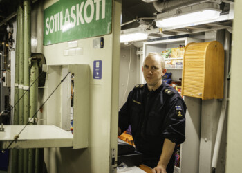 Laivakanttiinin toiminnasta vastaa kanttiininhoitaja, pursimies Perttu Pihlajaviita