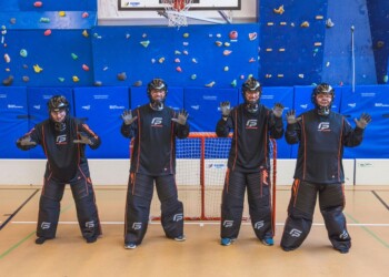 Rannikkosotilaskotiyhdistys on lahjoittanut 4 settiä salibandymaalivahdin varusteita Rannikkoprikaatin varusmiesten käyttöön. Rannikkosotilaskotiyhdistys on lahjoittanut 4 settiä salibandymaalivahdin varusteita Rannikkoprikaatin varusmiesten käyttöön.