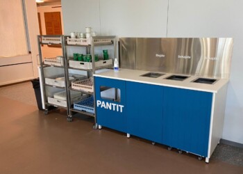 Upinniemen uudistetun sotilaskodin jätteiden lajittelupiste.