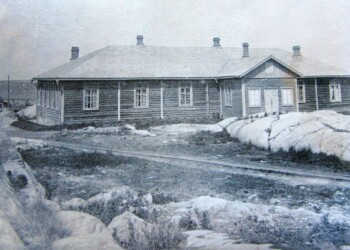 Russarön vanha sotilaskoti, joka tuhoutui vuonna 1941. Kuva: Hangon Rannikkopatteriston Perinneyhdistys ry Russarön vanha sotilaskoti, joka tuhoutui vuonna 1941